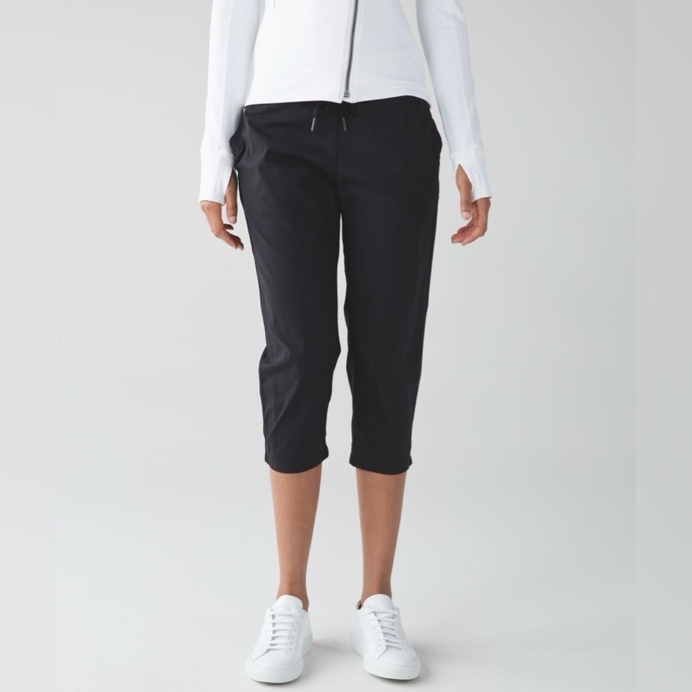 Lululemon Studio Crop II Pant Jogger – Black
Size 4 | Excellent Condition - Rare